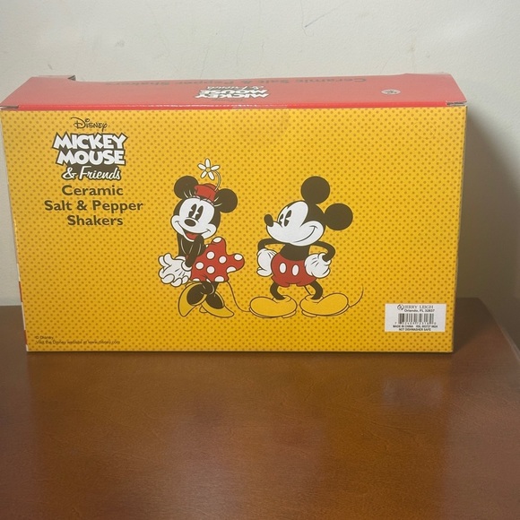 NIB - Disney Mickie & Minnie Ceramic Salt and Pepper Shakers. - Picture 3 of 5